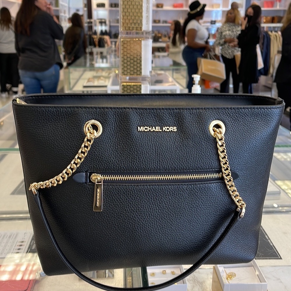 MICHAEL KORS
Jet Set Medium Front Zip Pebbled Leather Chain Tote Bag
Black